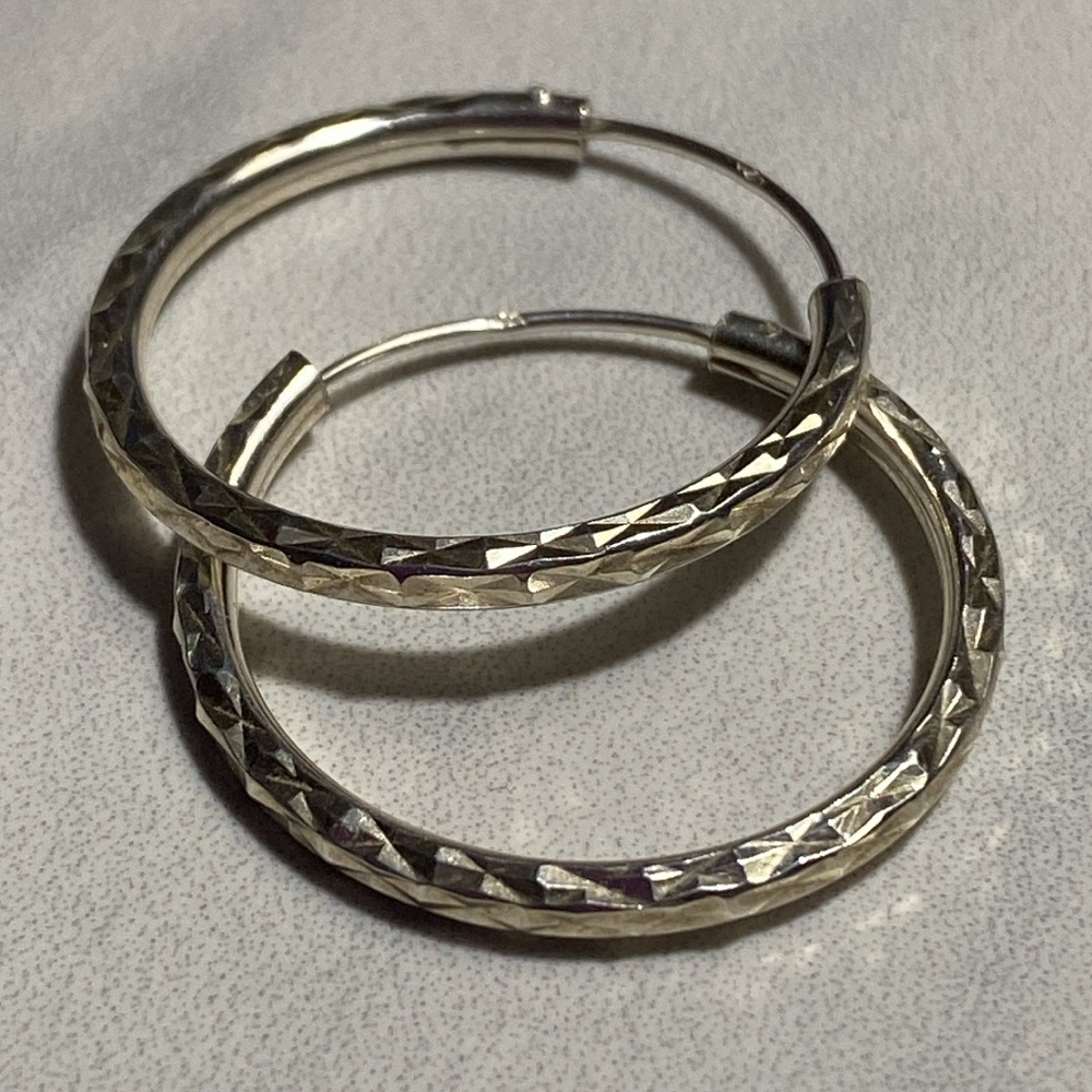 Faceted sterling silver hoop earrings 925